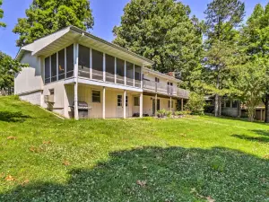 Lake House in Horseshoe Bend Near Ozark Forest!