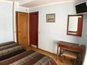 Hostal EC León