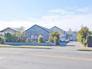 298 Westside Motor Lodge