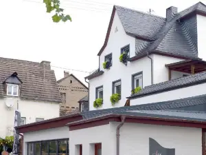 Wein- Und Gästehaus M. Bai
