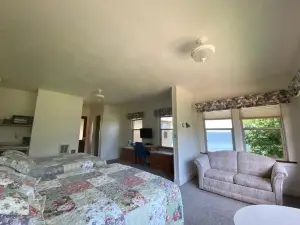 Peters Sunset Beach Resort and Golf