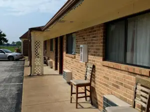 Land of Ahs Motor Inn