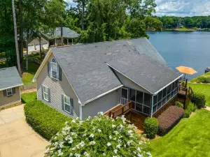 Luxe Lake Sinclair Living Private Dock and Beach!
