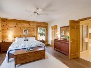Family-Friendly Jasper Cabin with Deck!