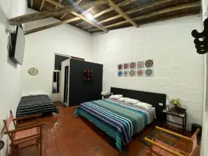 Club Aviva Guatavita - Hostel - Restaurante, Disco & Bar