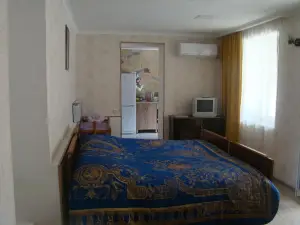 Guest House Ucha