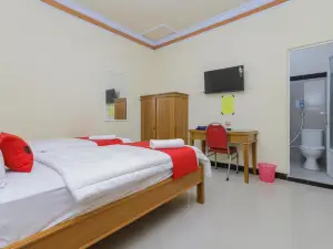 RedDoorz Syariah Near Alun Alun Pasuruan