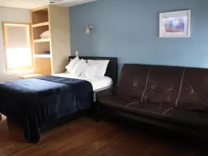 Lakes Inn