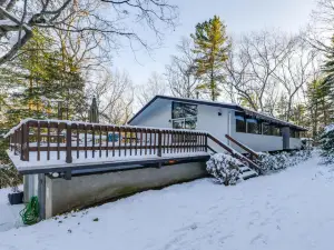 Trail Access On-site: Gorgeous MCM Deck House!