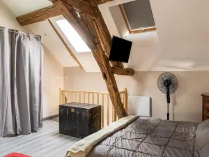 Cottage With Independent Studio in Molesme