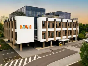 Mah Hotel