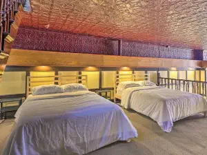 Walk to River: Unique Studio in Renovated Bar!