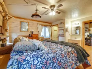 Tree-Lined McCall Cabin Walk to Payette River!