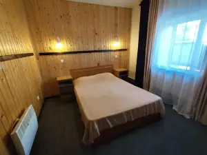 Urban Monkey Tent Hostel & Bar