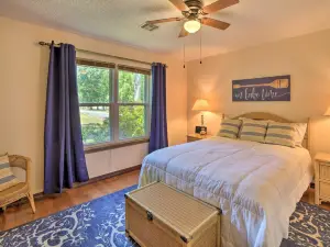 Grand Lake Views and Fire Pit Monkey Island Home!