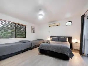 Seaforth Holiday Units
