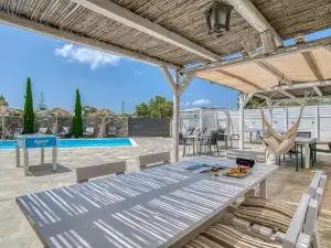 Dahlia Apartments and Studios