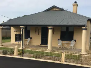 Agnes Cottage Bed & Breakfast