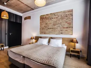 Qbatura Cafe & Hotel