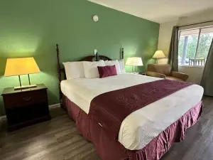 Colonial Inn Franklin
