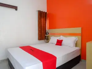 RedDoorz Syariah Near Alun Alun Kota Rembang