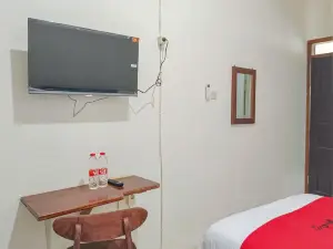 RedDoorz at Anjasmoro Guest House near Bandara Ahmad Yani Semarang