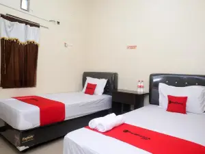 RedDoorz Syariah Near Flyover Palur