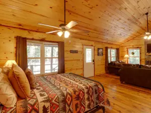 Romantic Mountain View Cabin Rental Near Downtown!