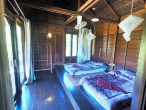 Molyka Lodge