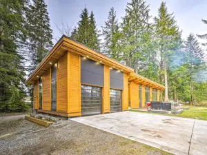 Gold Bar Cabin on Skykomish River Heated Swim Spa