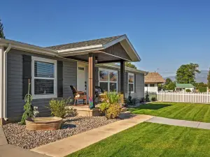 Rustic Chic Home 10 Mi to Otter Creek State Park!