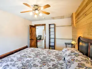 Updated Main St Apt Near Fishlake and Capitol Reef!