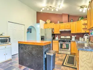 Charming Wasilla Retreat Walk to Lake Lalen!