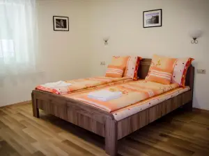 CSONGRADI VENDEGVARO Apartmanok, Szarka haz