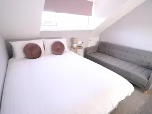 Amaya Four - Sleeps 5 - 1 Bed Apartment - Newly Renovated- Close to Town Centre -Grantham