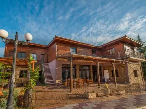Polys Guest House
