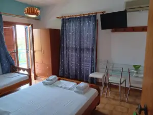 Foinikas Rooms