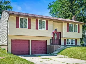 Westside Splendor- 10 Mins to Speedway- Firepit