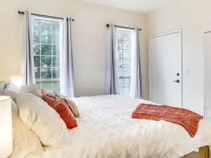 Walkable Location: Quaint Cottage in Forest Grove!