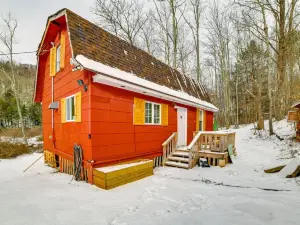 Mtn-view Deck & Grill: Creekside Catskills Cabin!