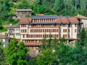 Shiroka Laka Hotel