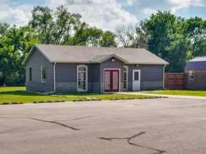 2 Mi to Main St Newton Guest House