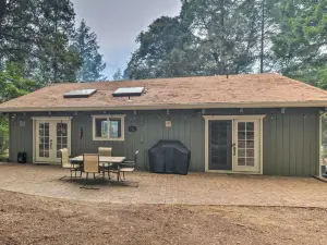 Step-Free Hawkins Bar Home Near Trinity River