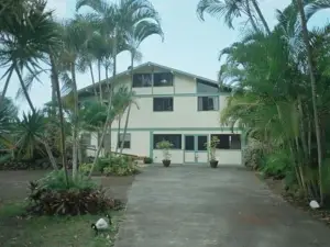 Hale-Hoola B & B