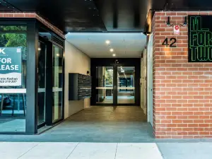 Modern Apt in Heart of the City