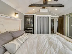 Pet-Friendly Cabin with Lake Access and Patio in Dent