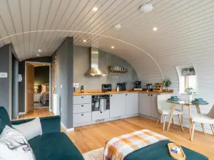 Unique 1 Bedroom Eco-Retreat in Old Chalford!