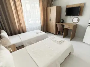 Karhal Hotel