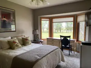 Rolling Hills Country Resort Bed and Breakfast