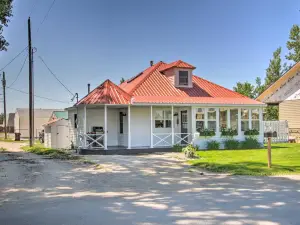 Charming Choteau Cottage: Ski & Fish Nearby!